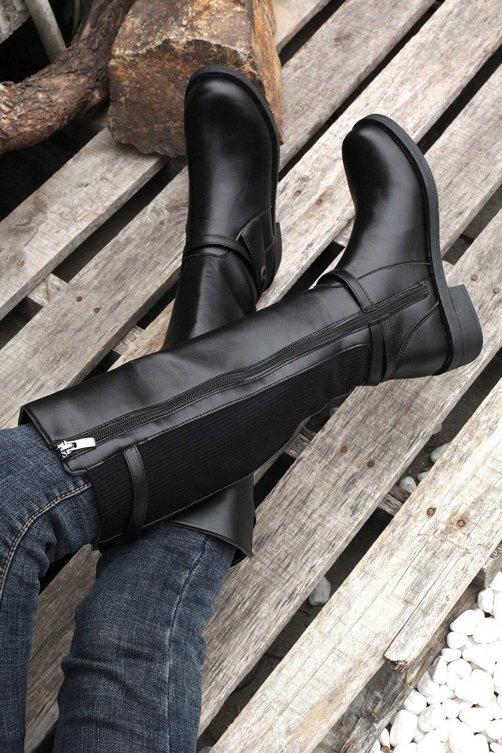 Noir Rise Knee Boots