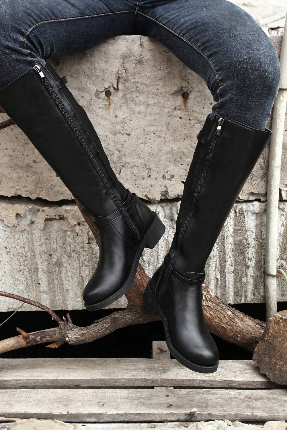 Noir Rise Knee Boots